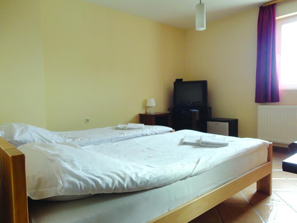 Prenociste "Magnus" Bed & Breakfast Slavonski Brod Bagian luar foto