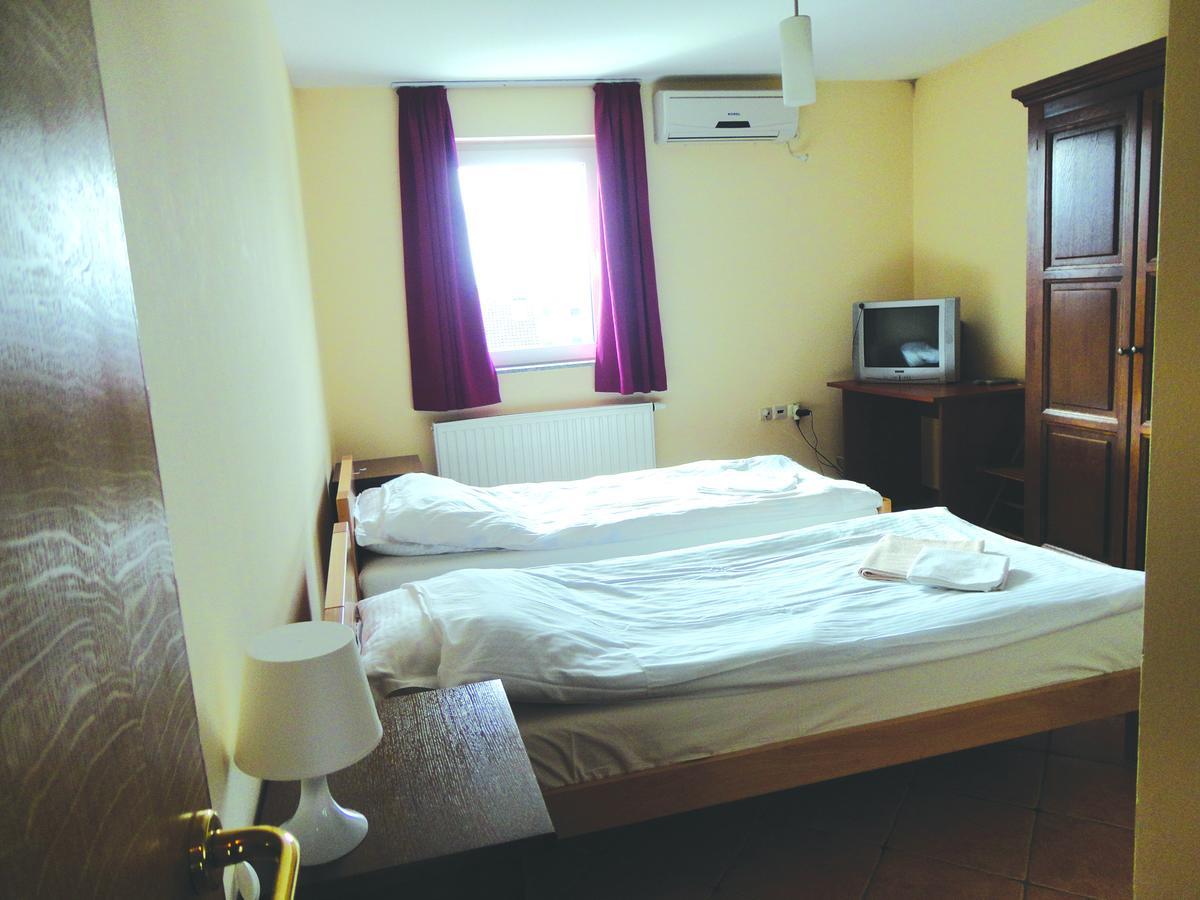 Prenociste "Magnus" Bed & Breakfast Slavonski Brod Bagian luar foto
