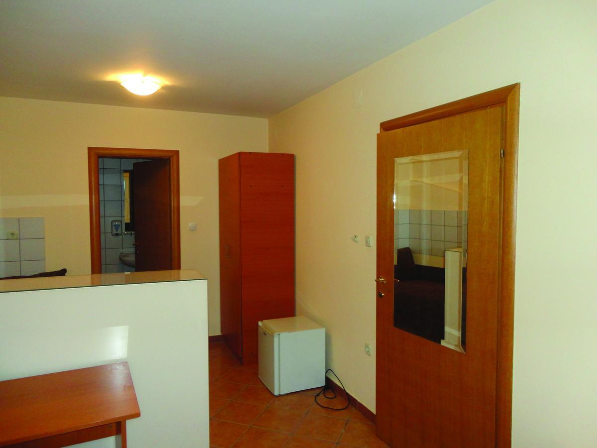 Prenociste "Magnus" Bed & Breakfast Slavonski Brod Bagian luar foto