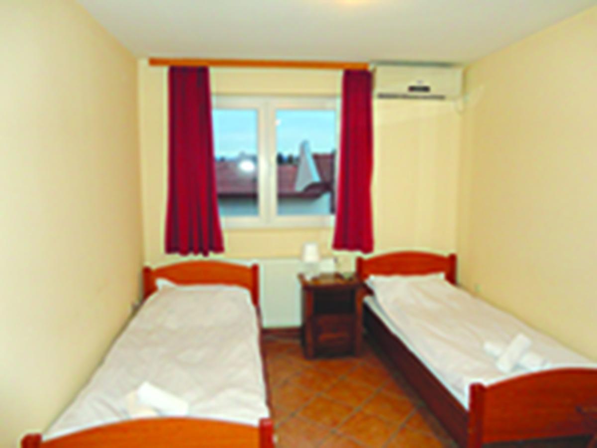 Prenociste "Magnus" Bed & Breakfast Slavonski Brod Bagian luar foto