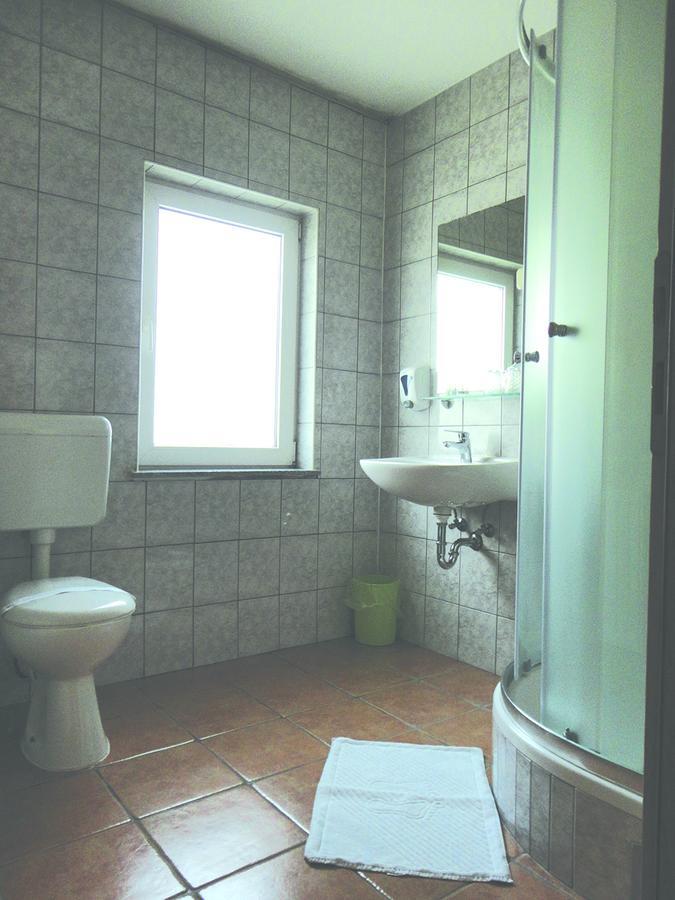 Prenociste "Magnus" Bed & Breakfast Slavonski Brod Bagian luar foto