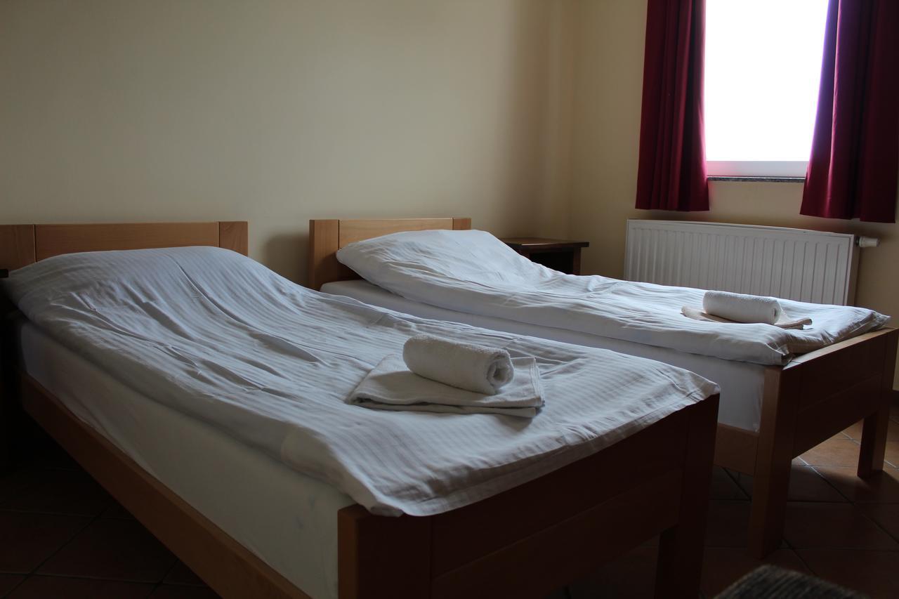 Prenociste "Magnus" Bed & Breakfast Slavonski Brod Bagian luar foto