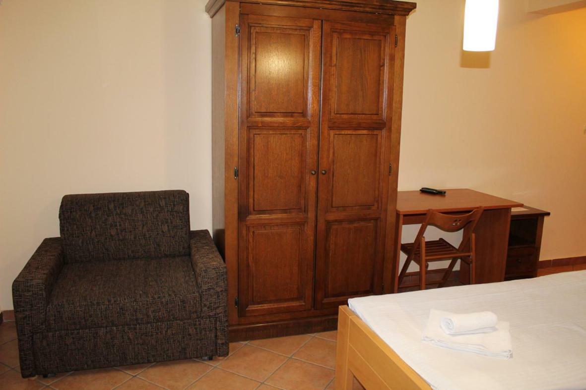 Prenociste "Magnus" Bed & Breakfast Slavonski Brod Bagian luar foto