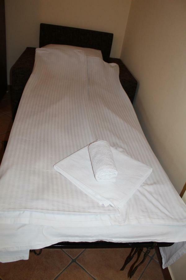 Prenociste "Magnus" Bed & Breakfast Slavonski Brod Bagian luar foto