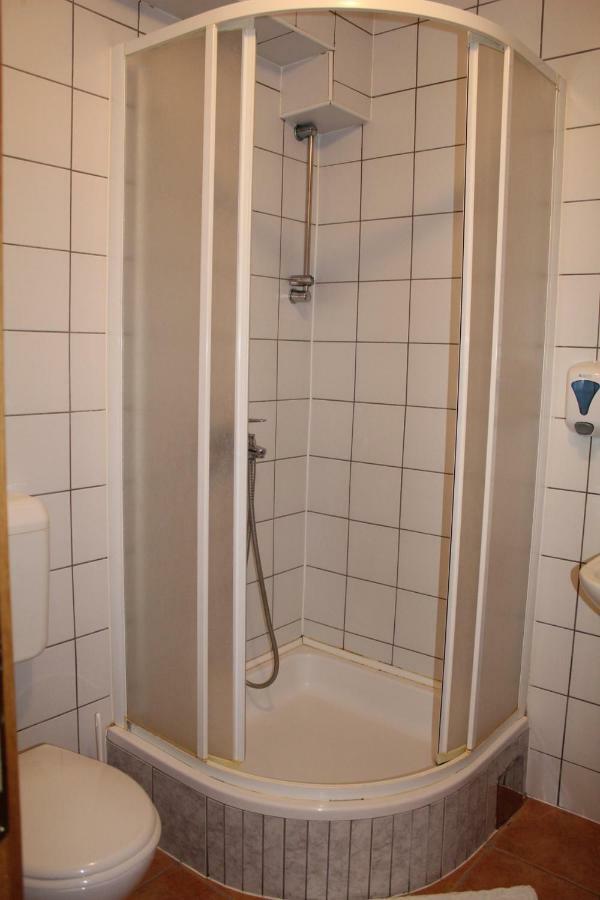 Prenociste "Magnus" Bed & Breakfast Slavonski Brod Bagian luar foto