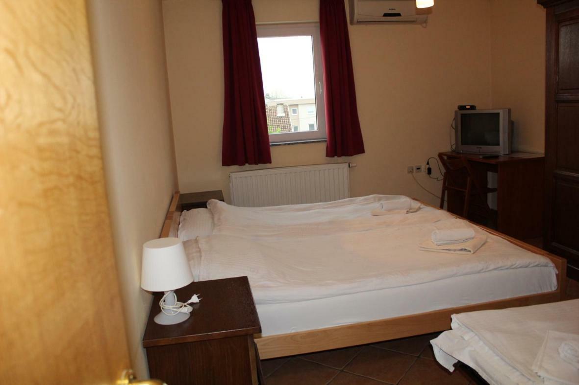 Prenociste "Magnus" Bed & Breakfast Slavonski Brod Bagian luar foto