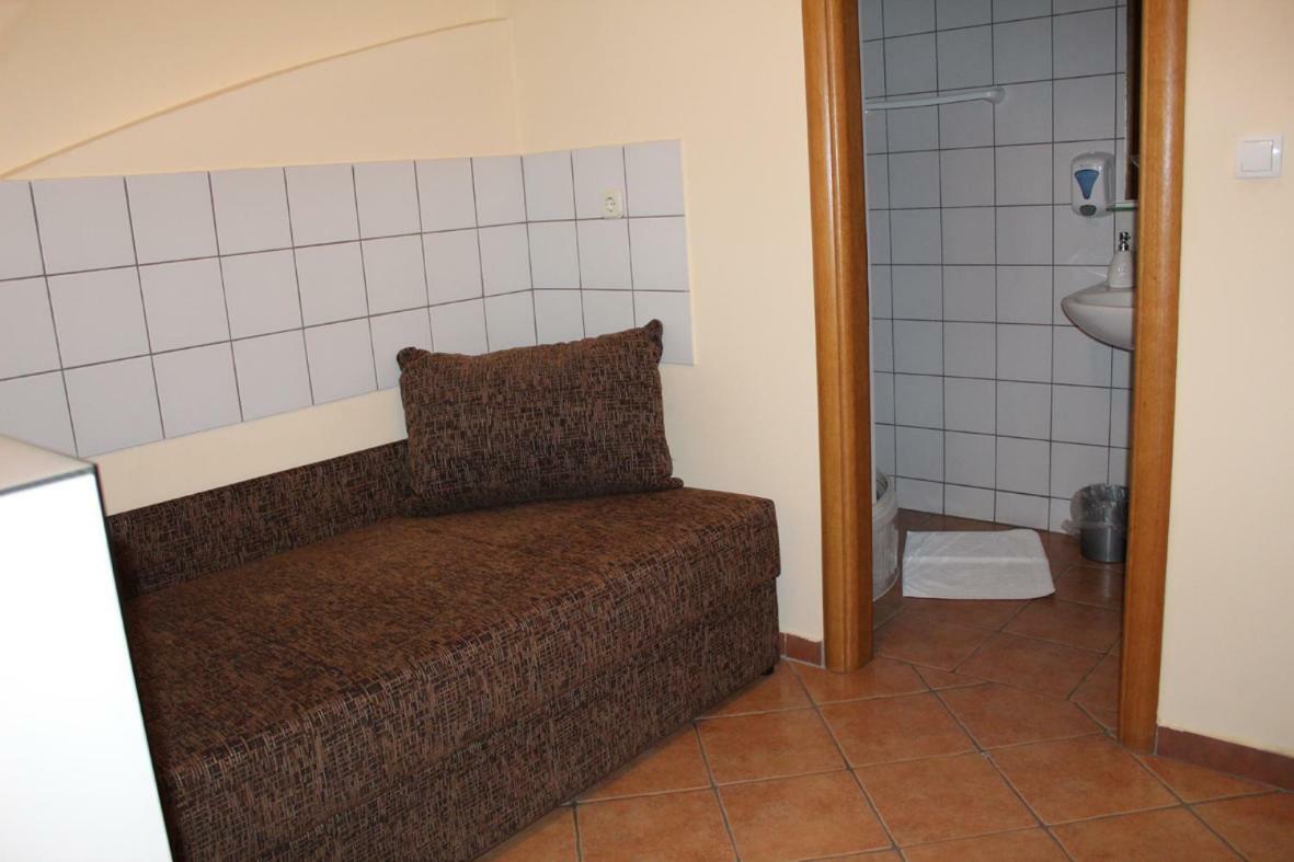 Prenociste "Magnus" Bed & Breakfast Slavonski Brod Bagian luar foto
