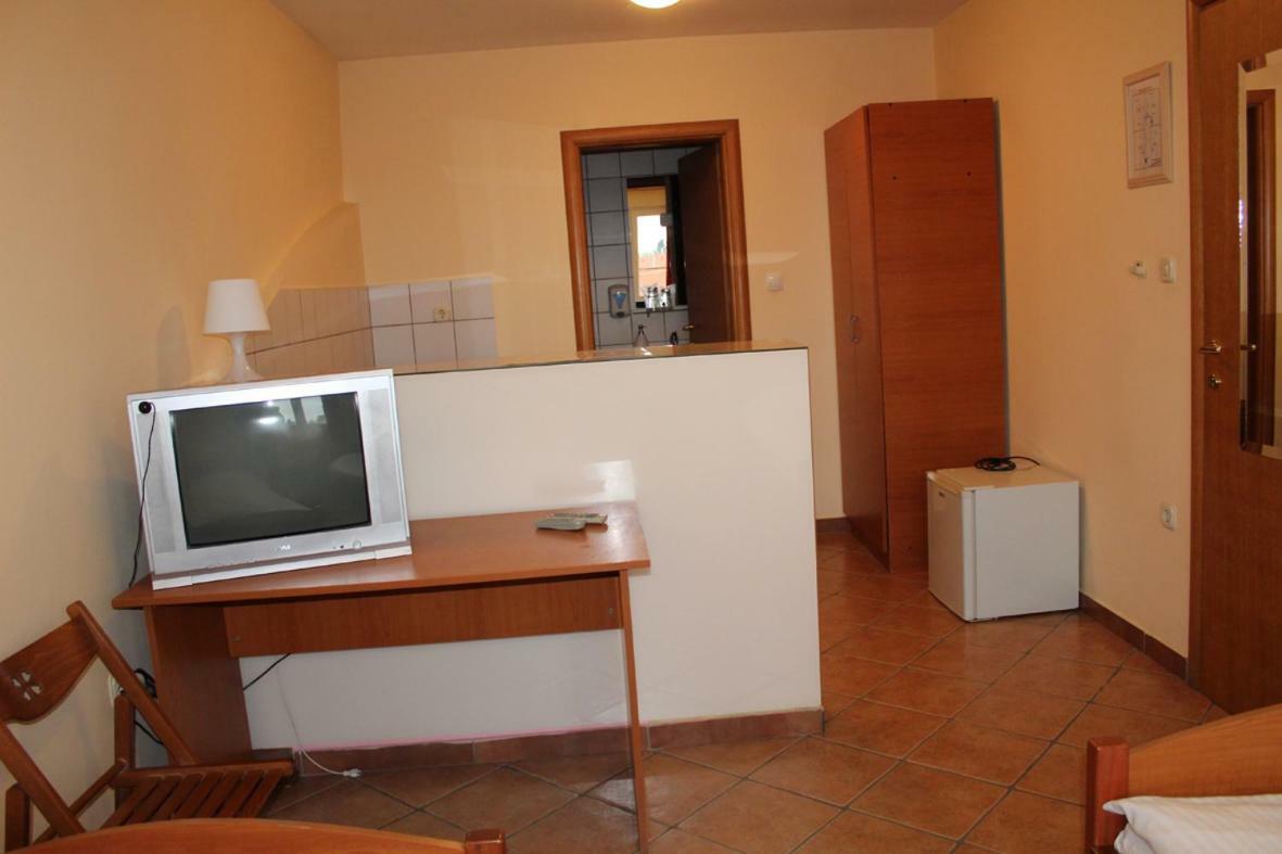 Prenociste "Magnus" Bed & Breakfast Slavonski Brod Bagian luar foto